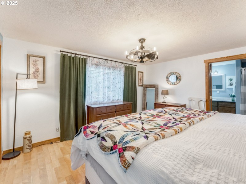 Bedroom, Primary