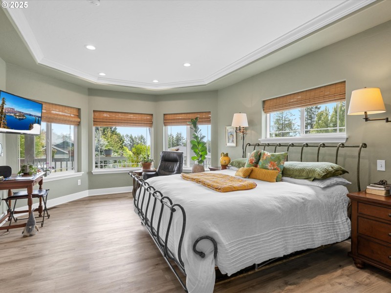 Bedroom, Primary