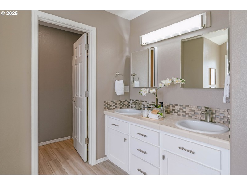 Bathroom, Attached