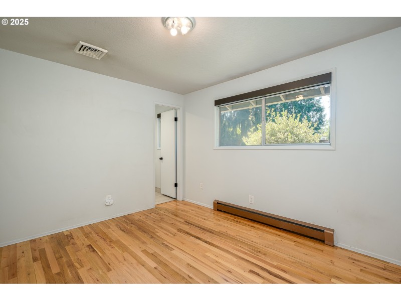 Bedroom, Primary