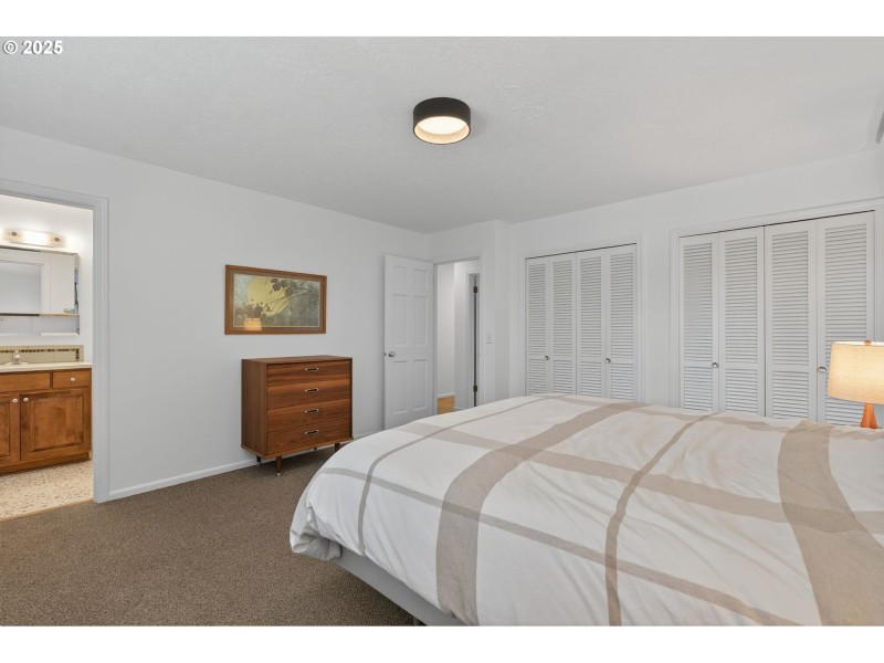 Bedroom, Primary