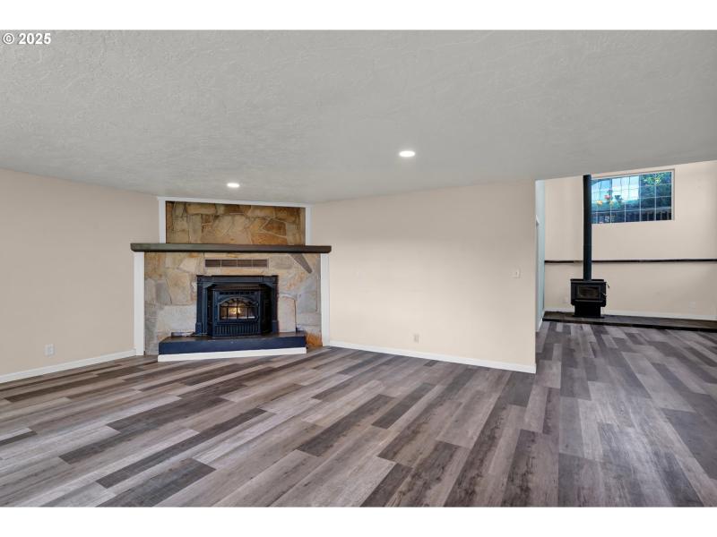 Living Room/Entrance