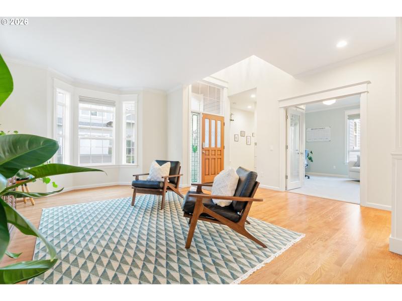 Living Room/Entrance