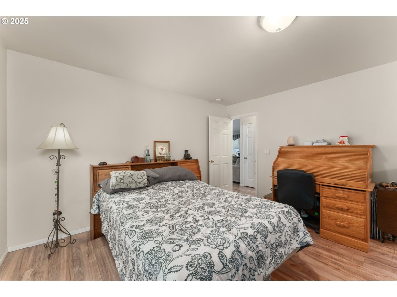 Bedroom, Primary