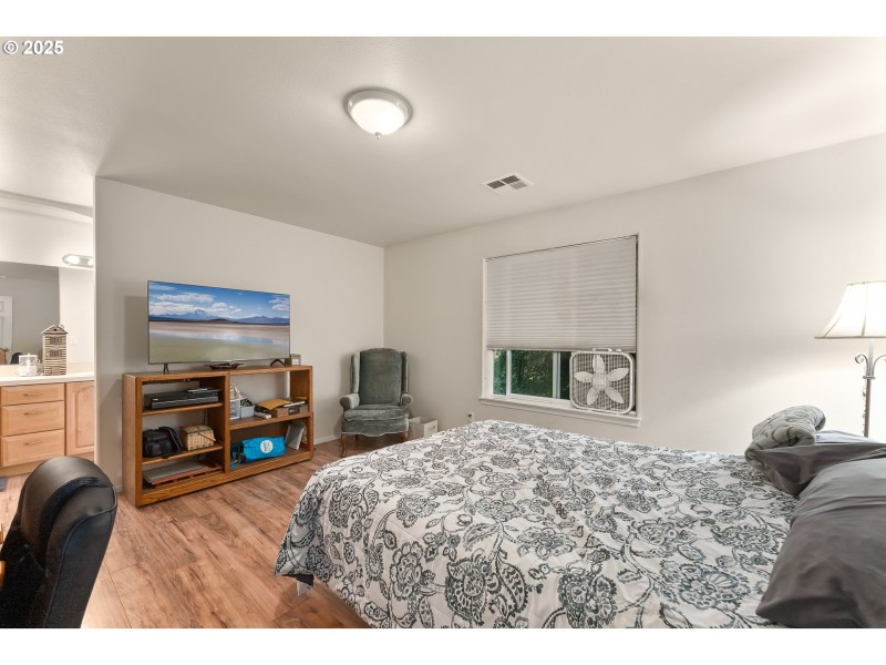 Bedroom, Primary