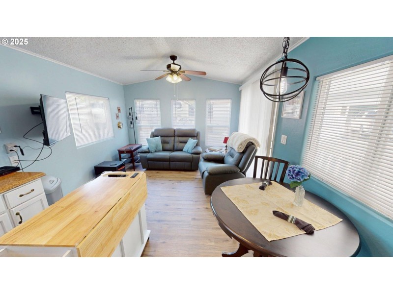 Kitchen/Living Room