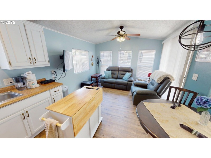 Kitchen/Living Room