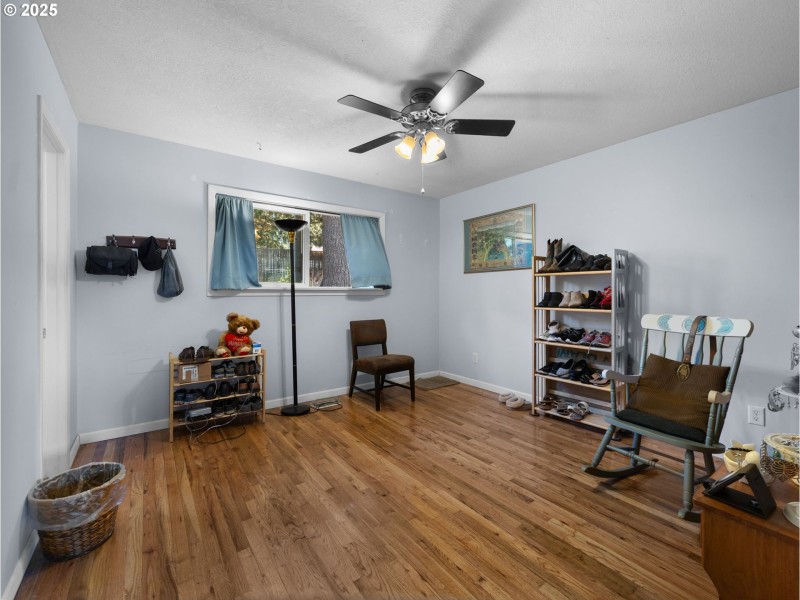 Bedroom, Primary