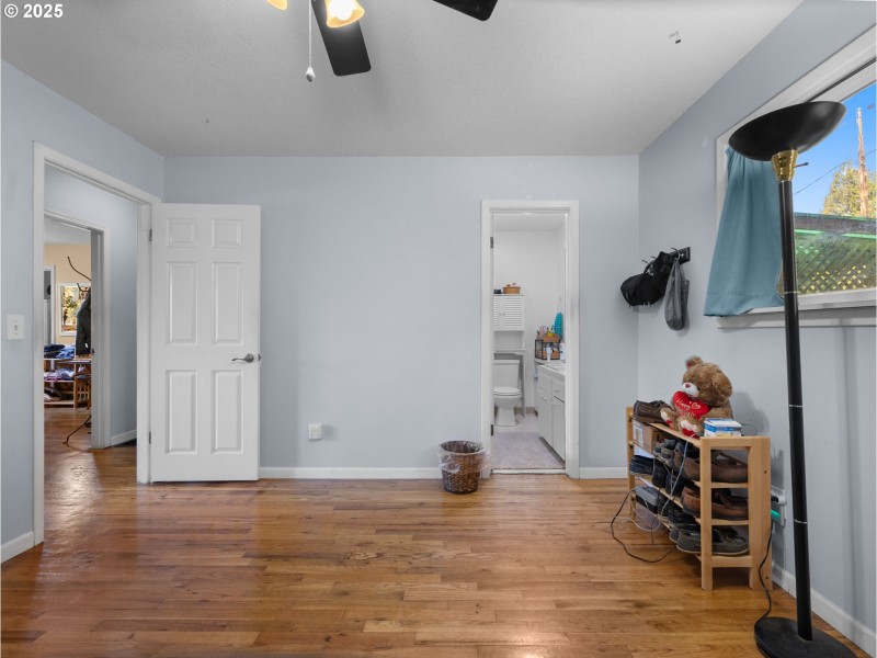 Bedroom, Primary