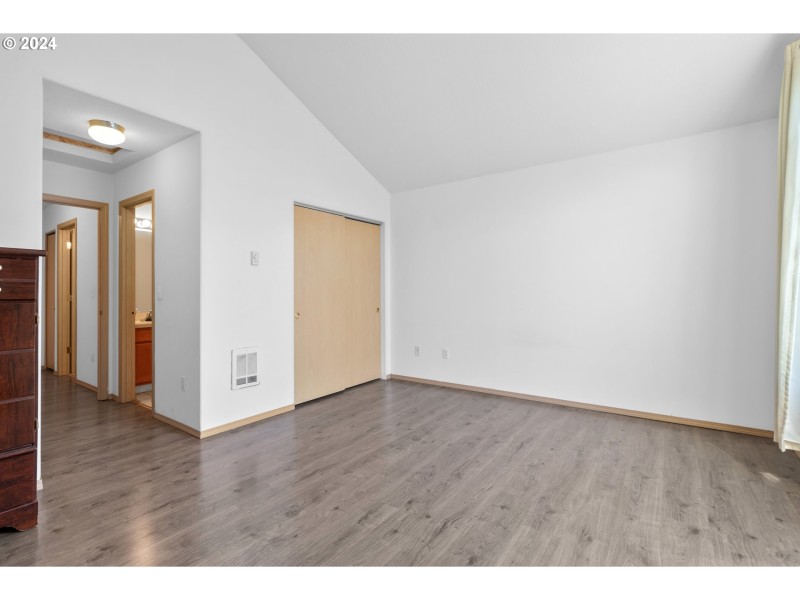 Bedroom, Primary