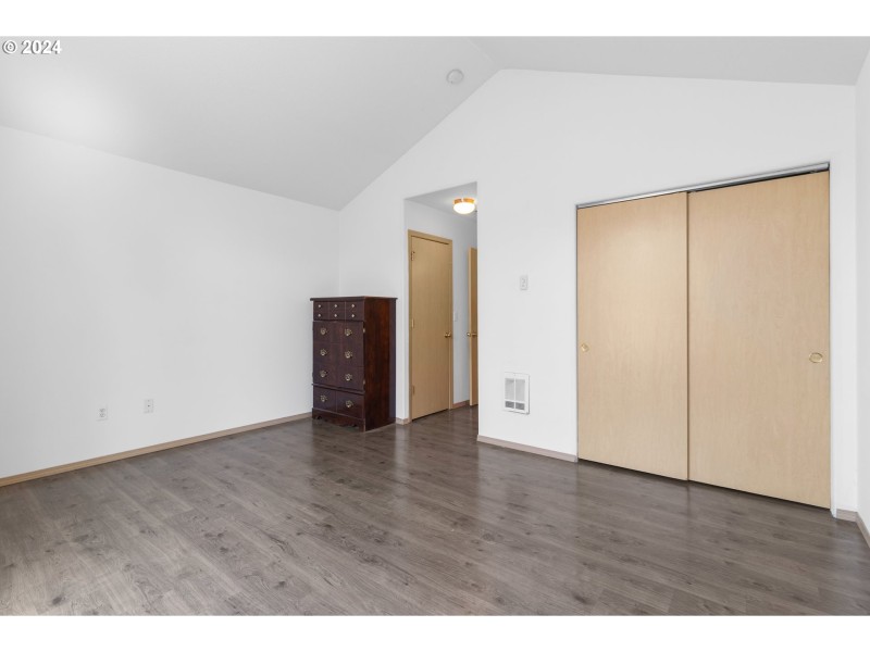 Bedroom, Primary