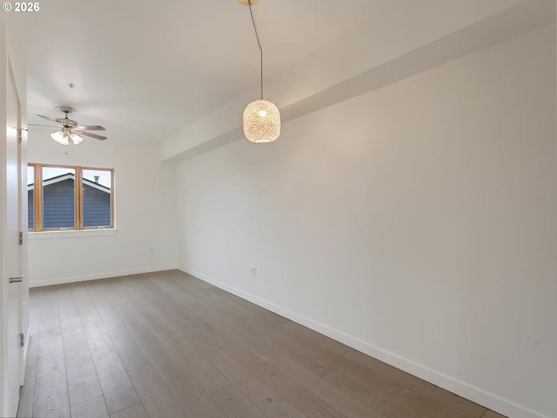 Living Room/Entrance