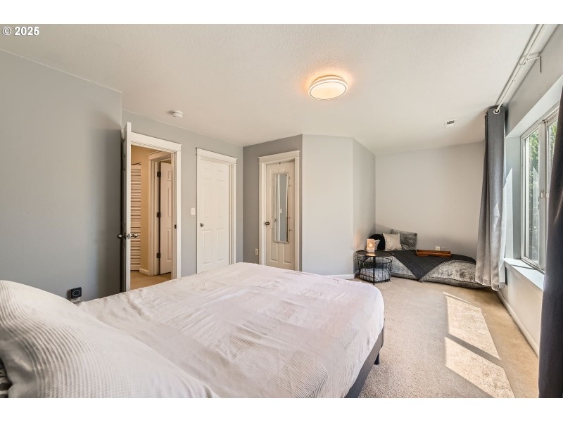 Bedroom, Primary