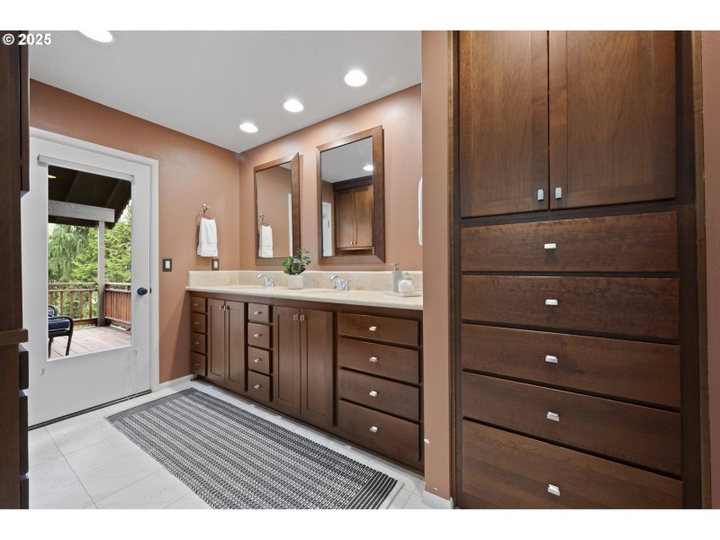 Bathroom, Attached
