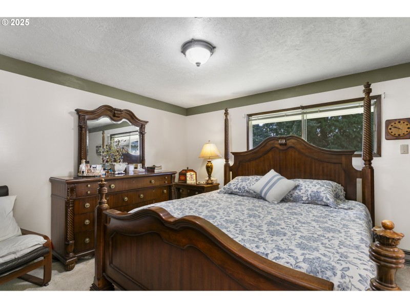 Bedroom, Primary