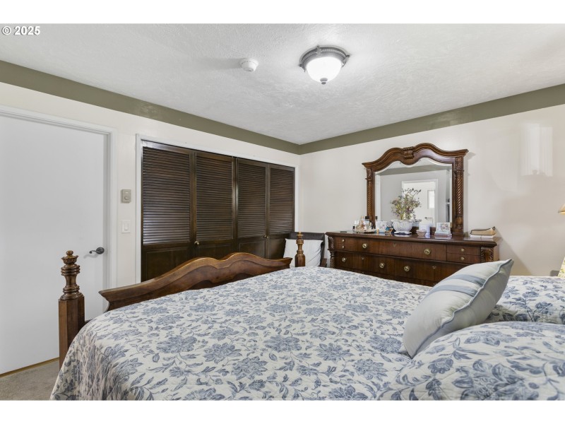Bedroom, Primary