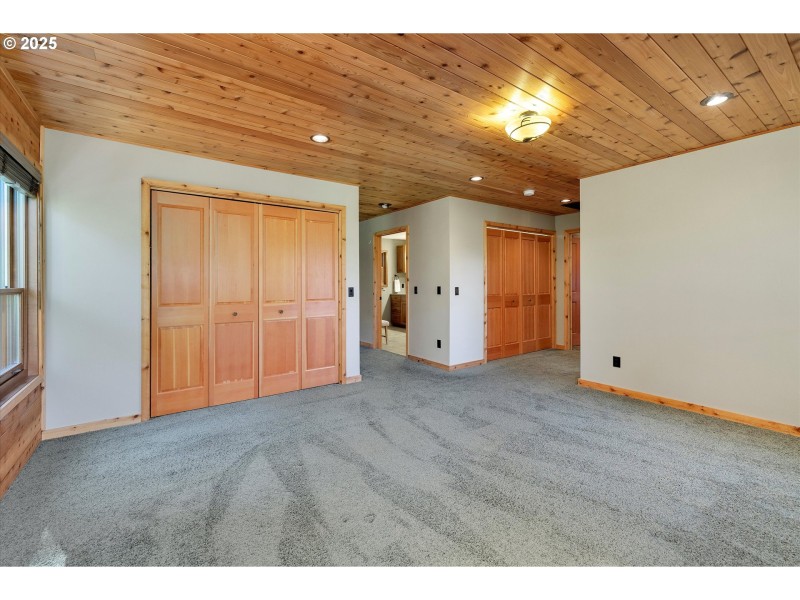 Bedroom, Primary