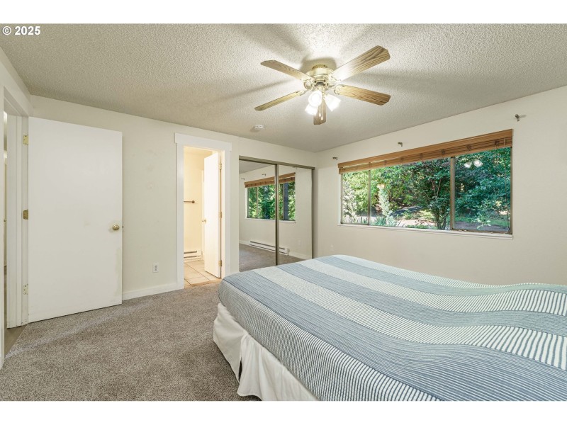 Bedroom, Primary