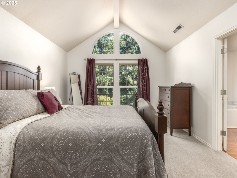 Bedroom, Primary