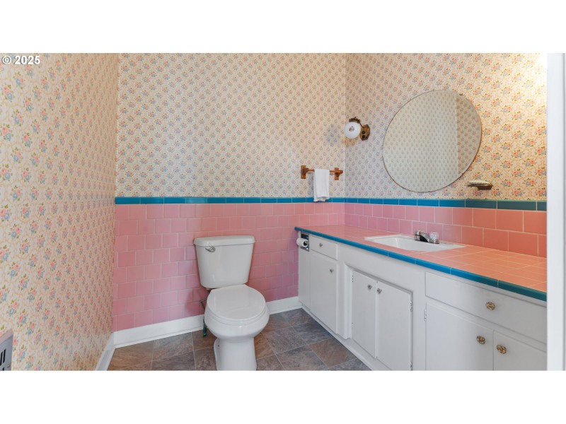 Bathroom, Attached