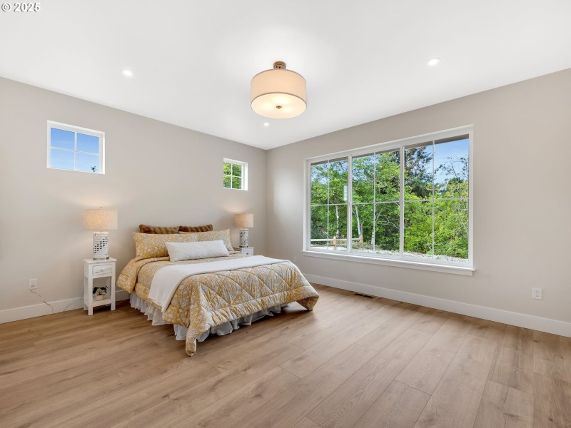 Bedroom, Primary