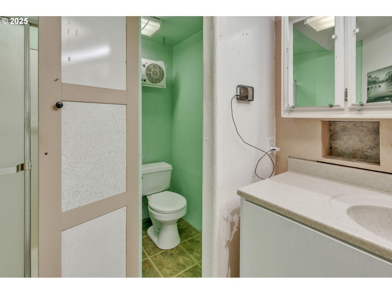 Bathroom, Attached