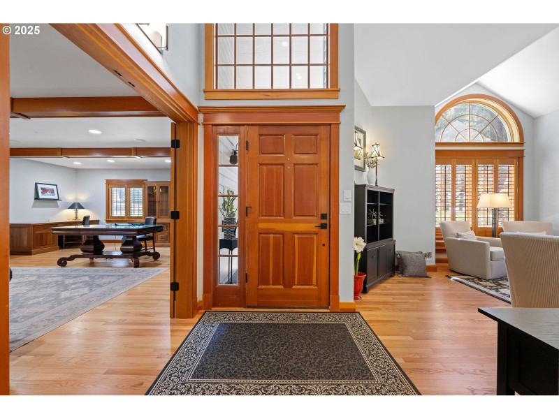 Living Room/Entrance