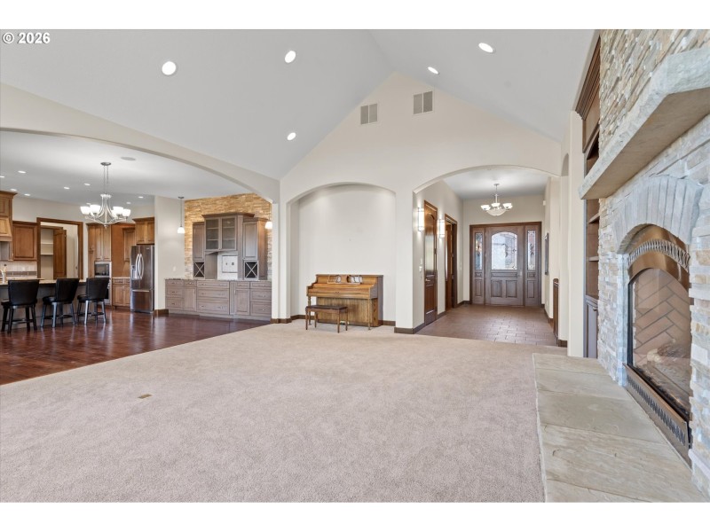 Living Room/Entrance