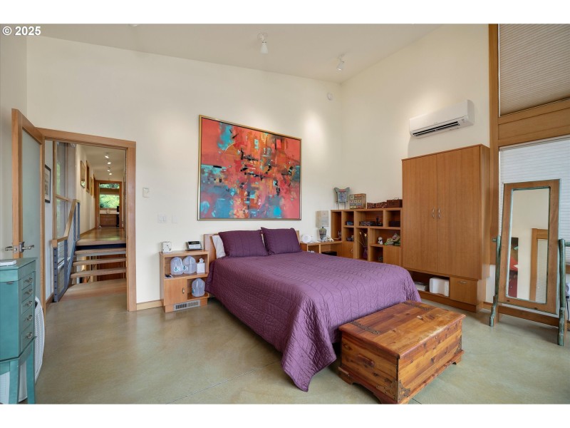 Bedroom, Primary
