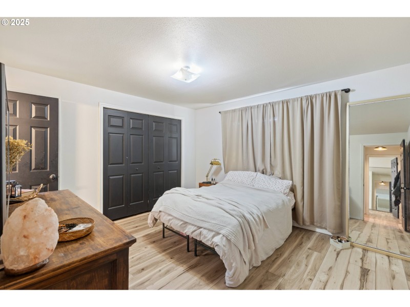 Bedroom, Primary