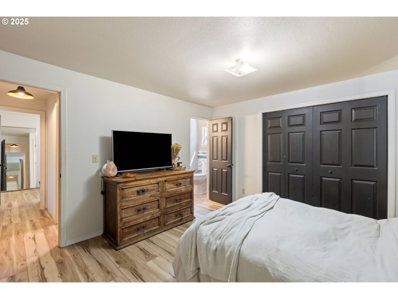 Bedroom, Primary