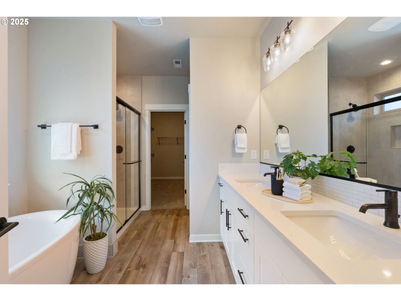 Bedroom, Primary