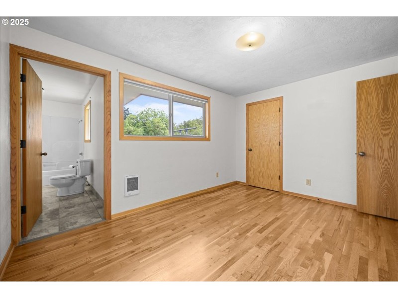 Bedroom, Primary