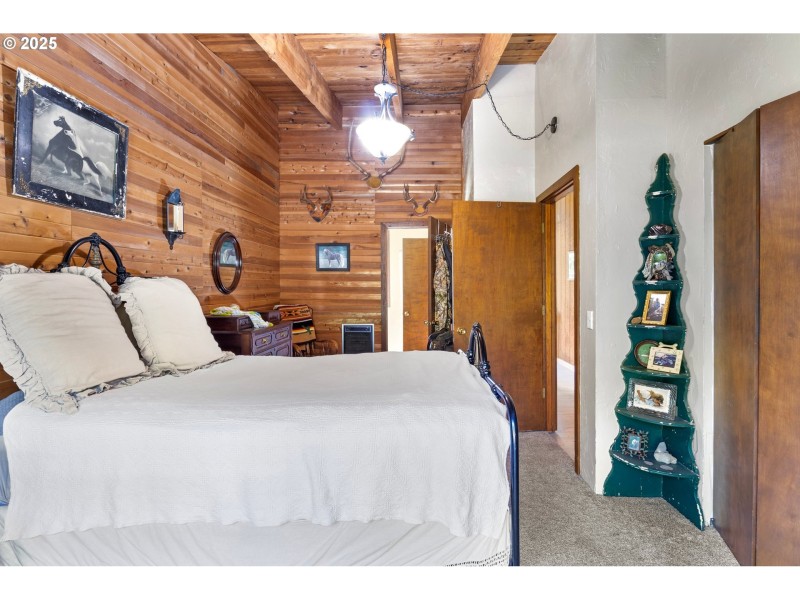 Bedroom, Primary
