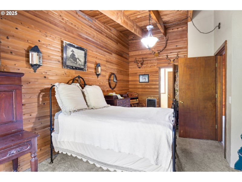 Bedroom, Primary