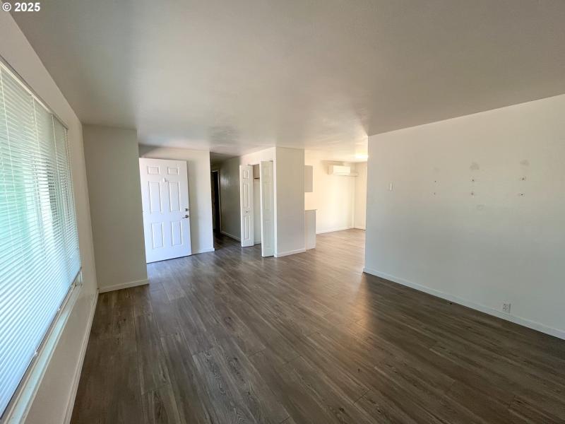 Living Room/Entrance