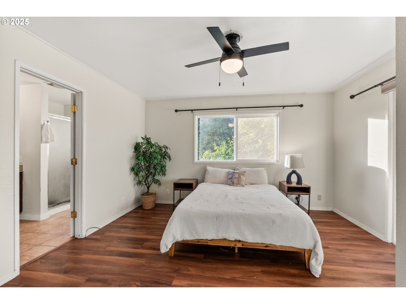 Bedroom, Primary