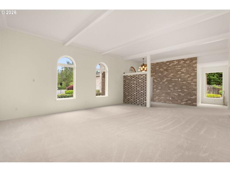 Living Room/Entrance