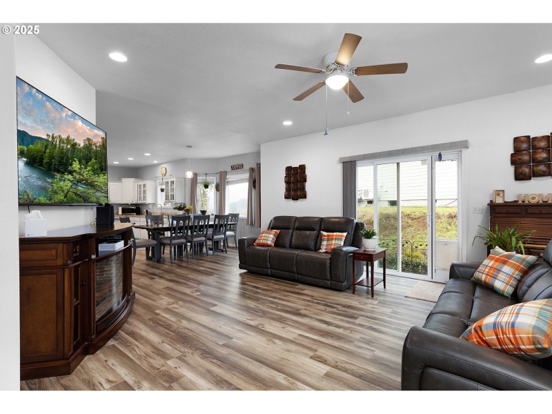 Living Room/Dining Room