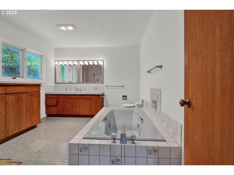 Owner's Suite Bathroom