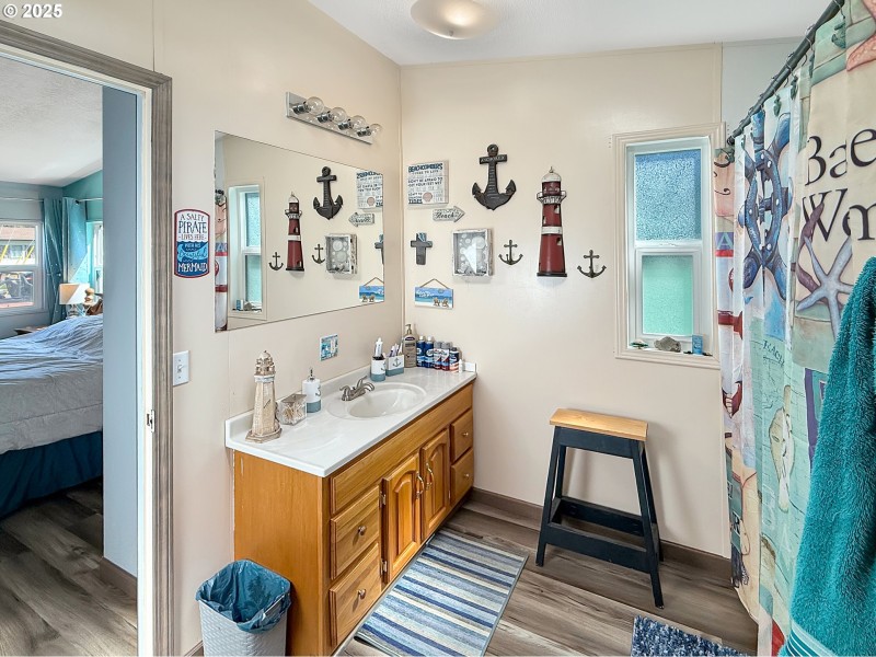 Bathroom, Attached