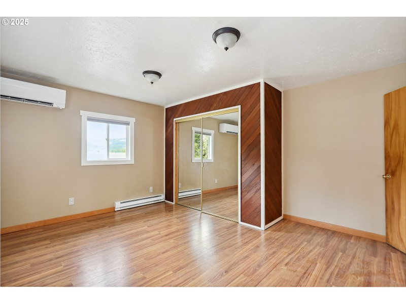 Bedroom, Primary