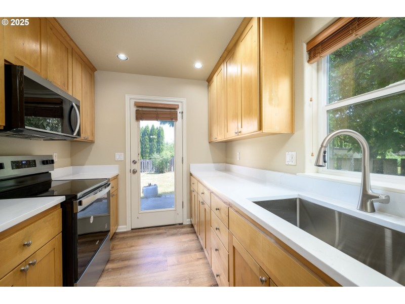 Kitchen/Outside