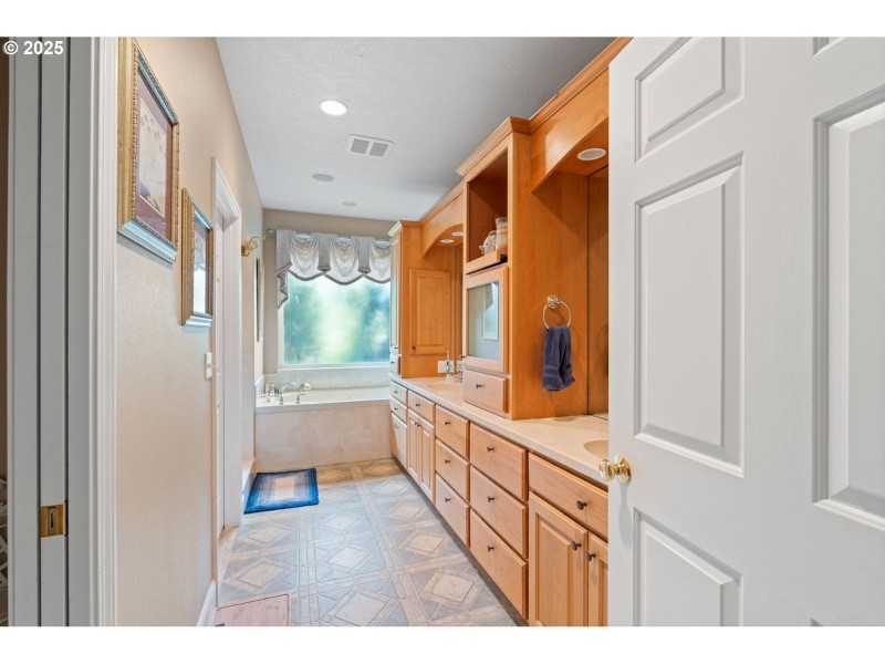 Owner's Suite Bathroom