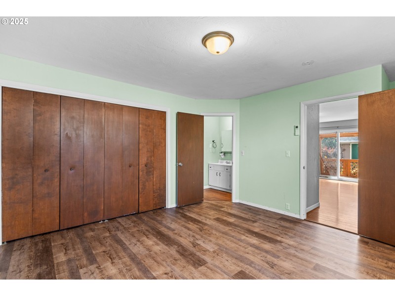 Bedroom, Primary