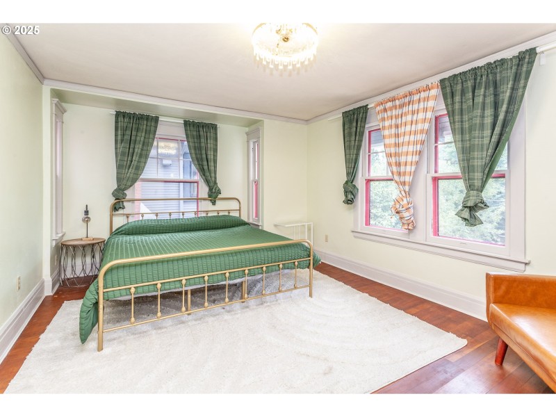 Bedroom, Primary