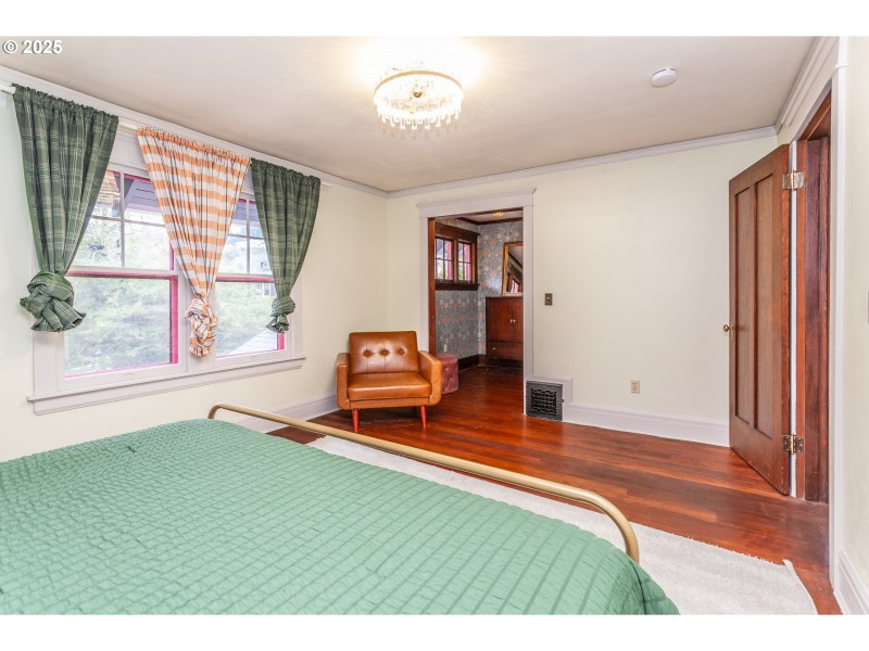 Bedroom, Primary