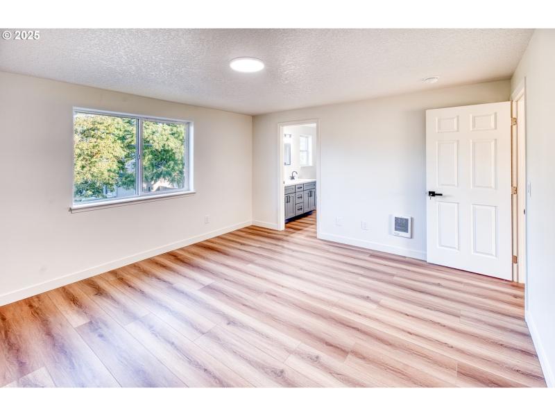 Bedroom, Primary