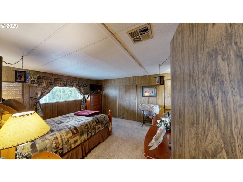 Bedroom, Primary