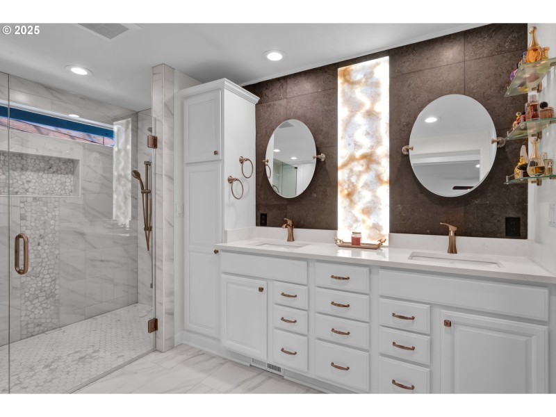 Owner's Suite Bathroom